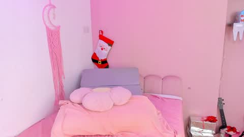 Snapshot of little_effy18_ chatting on 12-26-24, 12:36 Little Effy online show from 12-26-24, 12:36