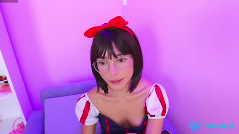 Snapshot of little_effy18_ chatting on 03-11-25, 08:20 Little Effy online show from 03-11-25, 08:20