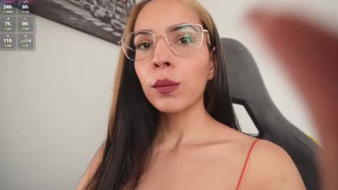 Snapshot of little_eli chatting on 11-23-25, 07:13 Help me reach 100 likes online show from 11-23-25, 07:13