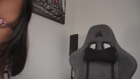 Snapshot of little_eli chatting on 11-30-25, 07:18 Help me reach 100 likes online show from 11-30-25, 07:18