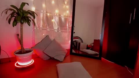 Snapshot of little_emilyd chatting on 12-18-24, 02:32 Emily online show from 12-18-24, 02:32