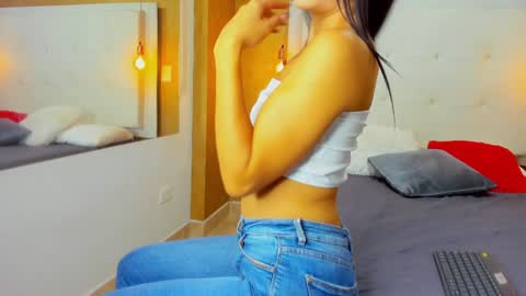 Snapshot of little_jenni chatting on 01-27-25, 01:52 online show from 01-27-25, 01:52