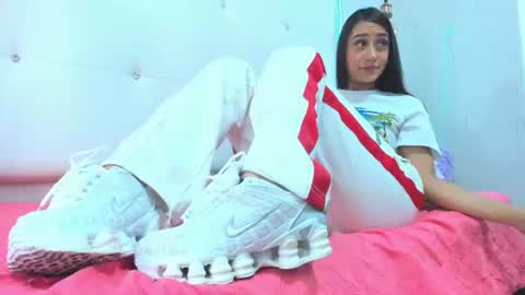Snapshot of little_jenni chatting on 07-10-26, 01:25 online show from 07-10-26, 01:25
