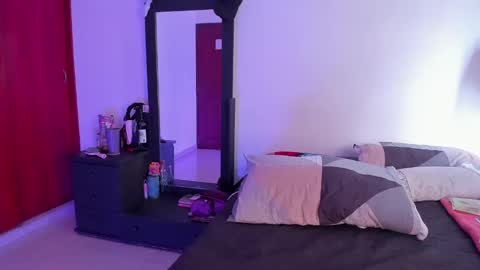 Snapshot of little_kayla_ chatting on 12-28-24, 06:18 kayla  Instagram kayla 71082 online show from 12-28-24, 06:18