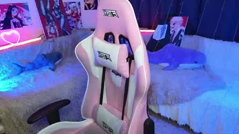 Snapshot of little_kitsune chatting on 02-11-25, 08:31 Rachel online show from 02-11-25, 08:31