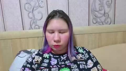 Snapshot of little_kitsune chatting on 09-24-25, 06:00 Rachel online show from 09-24-25, 06:00