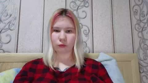 Snapshot of little_kitsune chatting on 11-25-25, 12:05 Rachel online show from 11-25-25, 12:05