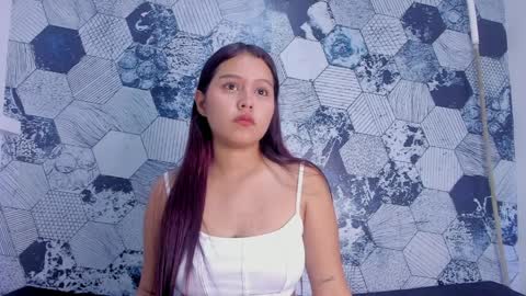 Mia online show from 04-01-26, 12:17