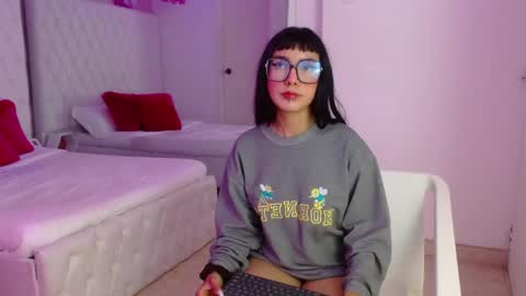 Paulette online show from 04-18-26, 03:43