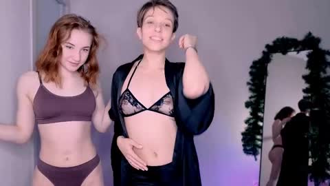 Snapshot of little_pretty_woman chatting on 02-11-25, 07:38 little_pretty_woman online show from 02-11-25, 07:38