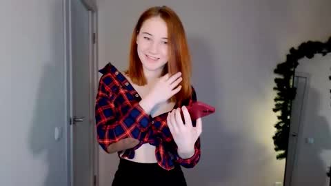 Snapshot of little_pretty_woman chatting on 02-19-25, 10:09 little_pretty_woman online show from 02-19-25, 10:09