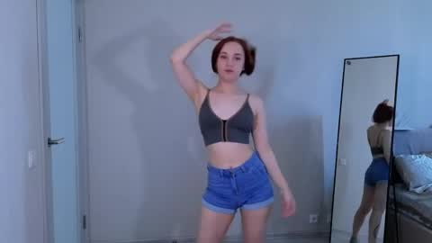 Snapshot of little_pretty_woman chatting on 05-14-26, 11:06 little_pretty_woman online show from 05-14-26, 11:06