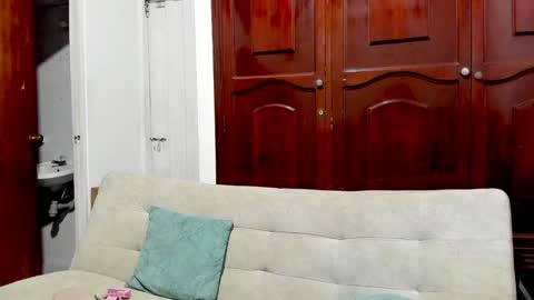 Snapshot of little_rapunsel_ chatting on 01-07-25, 06:59 RAPUNSEL AND CAIN online show from 01-07-25, 06:59