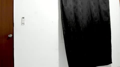 Snapshot of little_rapunsel_ chatting on 01-08-25, 10:04 RAPUNSEL AND CAIN online show from 01-08-25, 10:04