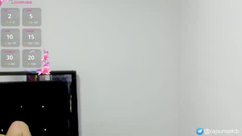 Snapshot of little_rapunsel_ chatting on 09-30-25, 01:27 RAPUNSEL AND CAIN online show from 09-30-25, 01:27