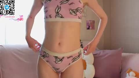 Snapshot of little_red_rosy chatting on 07-31-26, 04:56 Rosy online show from 07-31-26, 04:56