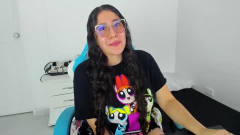 Snapshot of little_sparkles_0f_l0v3 chatting on 11-20-25, 11:15 Laire online show from 11-20-25, 11:15