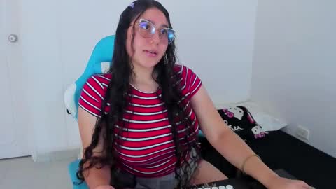 Snapshot of little_sparkles_0f_l0v3 chatting on 11-23-25, 06:41 Laire online show from 11-23-25, 06:41