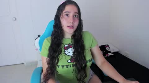 Snapshot of little_sparkles_0f_l0v3 chatting on 12-16-25, 06:46 Laire online show from 12-16-25, 06:46