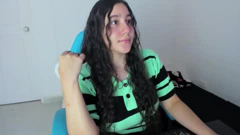 Snapshot of little_sparkles_0f_l0v3 chatting on 12-17-25, 10:05 Laire online show from 12-17-25, 10:05