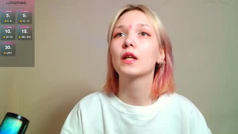 Snapshot of little_sugar_queen chatting on 06-12-26, 03:22 Akin online show from 06-12-26, 03:22