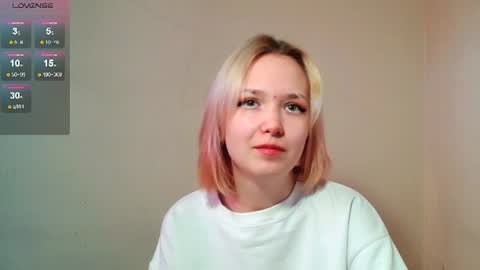 Snapshot of little_sugar_queen chatting on 06-14-26, 01:46 Akin online show from 06-14-26, 01:46