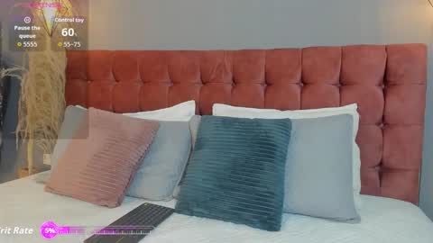 Snapshot of little_tania_ chatting on 11-12-25, 12:16 Tania online show from 11-12-25, 12:16