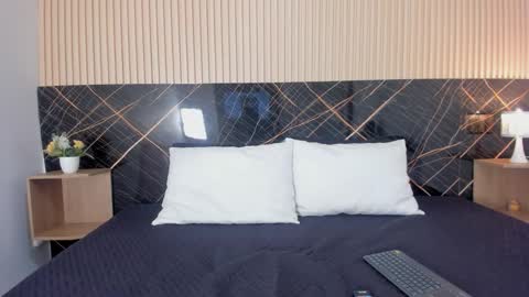 Snapshot of little_tania_ chatting on 11-29-25, 08:01 Tania online show from 11-29-25, 08:01