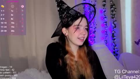 Snapshot of little_teya chatting on 10-14-25, 09:54 little Teya online show from 10-14-25, 09:54