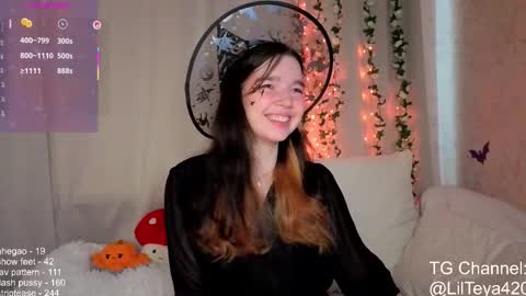 Snapshot of little_teya chatting on 10-15-25, 10:26 little Teya online show from 10-15-25, 10:26