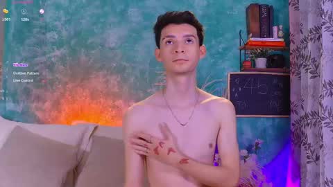 Snapshot of little_twiink chatting on 09-11-25, 02:11 Juan Ferrer online show from 09-11-25, 02:11