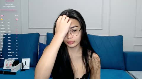 Kwan online show from 11-11-25, 01:22