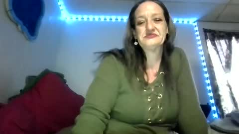 Snapshot of littlebigsquirt7945 chatting on 05-06-26, 01:27 Sady Jayne online show from 05-06-26, 01:27