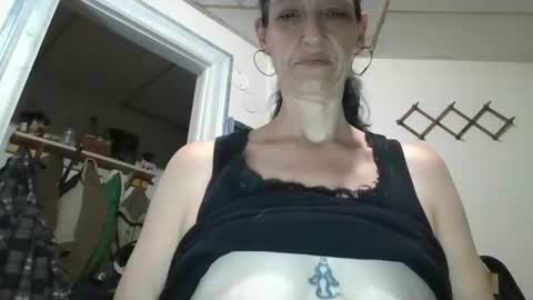 Snapshot of littlebigsquirt7945 chatting on 06-06-26, 05:45 Sady Jayne online show from 06-06-26, 05:45