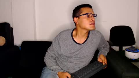 Manu online show from 09-17-25, 02:57