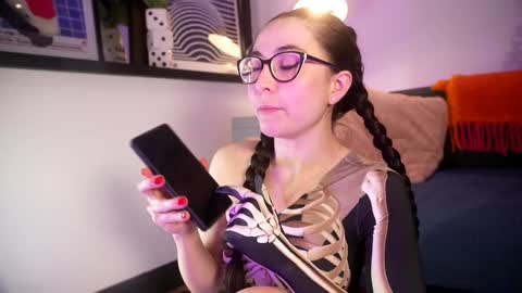 Emily Hill online show from 10-18-25, 08:20