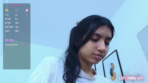 Snapshot of littlee_emilyy_ chatting on 12-01-24, 04:29 Emily online show from 12-01-24, 04:29