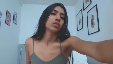 Snapshot of littlee_emilyy_ chatting on 12-05-24, 12:22 Emily online show from 12-05-24, 12:22