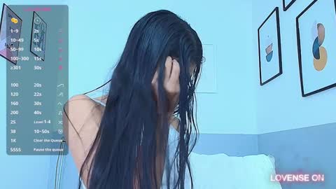 Snapshot of littlee_emilyy_ chatting on 12-13-24, 01:33 Emily online show from 12-13-24, 01:33