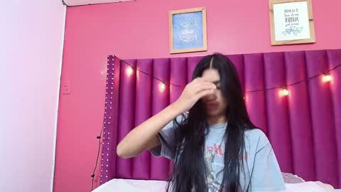 Snapshot of littlee_emilyy_ chatting on 01-22-25, 09:02 Emily online show from 01-22-25, 09:02