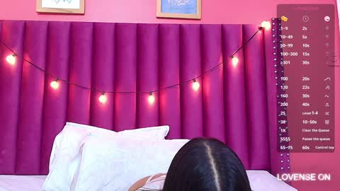 Snapshot of littlee_emilyy_ chatting on 01-28-25, 05:54 Emily online show from 01-28-25, 05:54