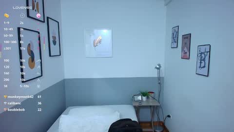 Snapshot of littlee_emilyy_ chatting on 02-18-25, 02:59 Emily online show from 02-18-25, 02:59