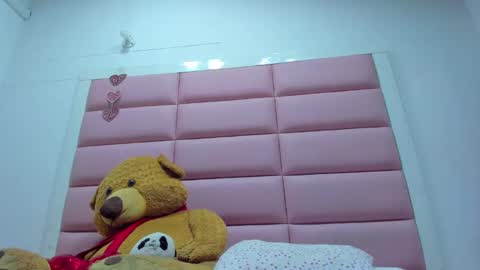 littlee_emma_ online show from 02-01-25, 06:21