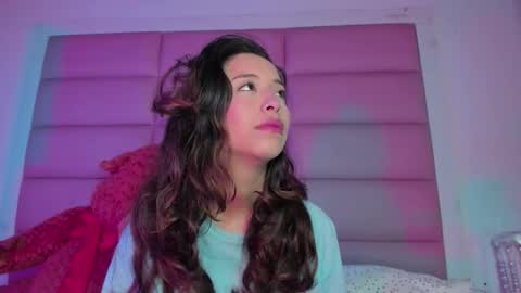 Snapshot of littlee_emma_ chatting on 12-22-25, 03:25 littlee_emma_ online show from 12-22-25, 03:25