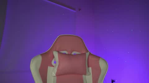 Snapshot of littlee_emma_ chatting on 02-11-26, 03:22 littlee_emma_ online show from 02-11-26, 03:22