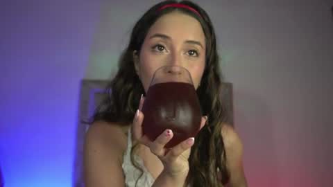 littlee_emma_ online show from 07-17-26, 01:01