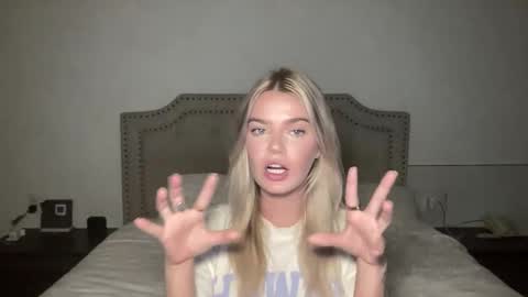 Snapshot of littlemaryjane19 chatting on 11-19-25, 10:48 Marciabrady online show from 11-19-25, 10:48