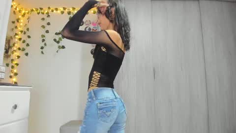Snapshot of littlemoon18 chatting on 02-20-25, 12:30 Luna online show from 02-20-25, 12:30