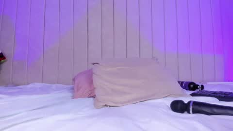 Snapshot of littleoliviia_ chatting on 12-28-24, 05:57 im olivia IG littleolivia01 online show from 12-28-24, 05:57