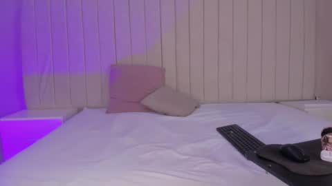 Snapshot of littleoliviia_ chatting on 02-04-25, 04:08 im olivia IG littleolivia01 online show from 02-04-25, 04:08